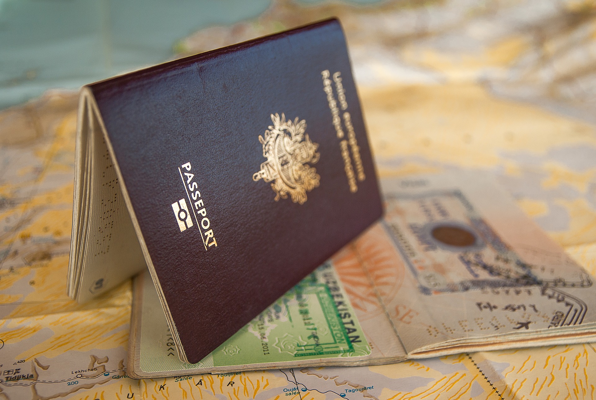 Is the photo requirement for passports and visas the same?